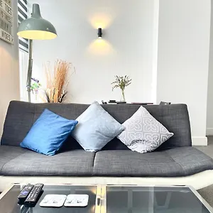 https://modern-seaside-apartment-free-parking-gym.bournemouth-hotels.org
